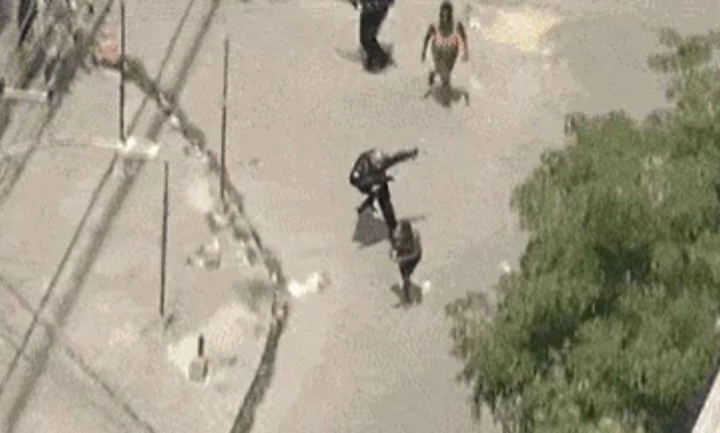 PM tropeça e deixa suspeito fugir durante operação no Rio de Janeiro