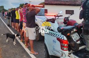 Polícia apreende motocicletas e coíbe manobras perigosas na PI-130, em Nazária (Foto: Repórter 12/Conecta Piauí) Polícia apreende motocicletas e coíbe manobras perigosas na PI-130, em Nazária (Foto: Repórter 12/Conecta Piauí)