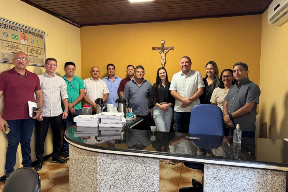 Prefeito de Bom Jesus alinha metas da nova gestão em reunião com secretariado