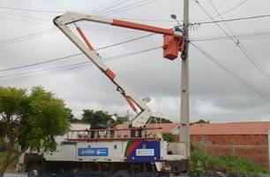 Prefeitura substitui todas as lâmpadas comuns por luminárias de LED em conjunto habitacional (Foto: Reprodução) Prefeitura substitui todas as lâmpadas comuns por luminárias de LED em conjunto habitacional (Foto: Reprodução)