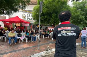Professores de Teresina promovem assembleia e mantêm greve por tempo indeterminado (Foto: Conecta Piauí) Professores de Teresina promovem assembleia e mantêm greve por tempo indeterminado (Foto: Conecta Piauí)