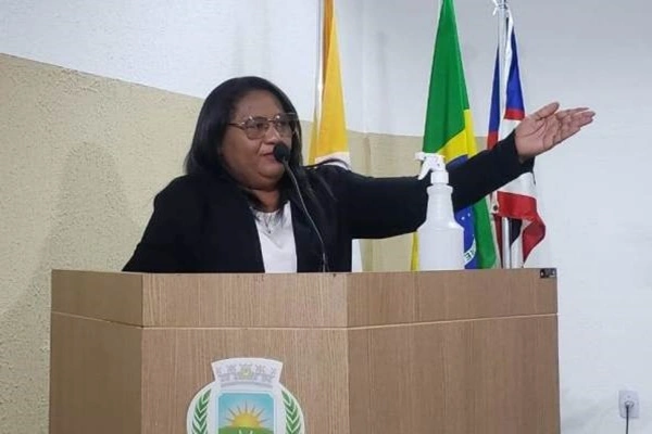 Sem anúncio oficial, liderança passa a integrar base do prefeito Rafael