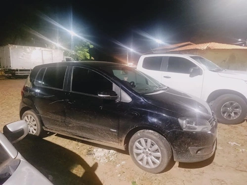 Suspeitos estavam em veículo em frente ao Banco do Brasil em Teresina quando empresário foi roubado