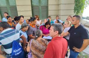 Trabalhadores da limpeza em Teresina manifestam contra os salários atrasados (Foto: Conecta Piauí) Trabalhadores da limpeza em Teresina manifestam contra os salários atrasados (Foto: Conecta Piauí)