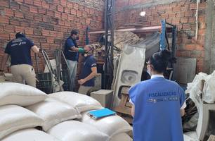Vigilância Sanitária do Piauí fiscaliza estabelecimento em Teresina após denúncia de comercialização de chumbinho (Foto: Divulgação) Vigilância Sanitária do Piauí fiscaliza estabelecimento em Teresina após denúncia de comercialização de chumbinho (Foto: Divulgação)