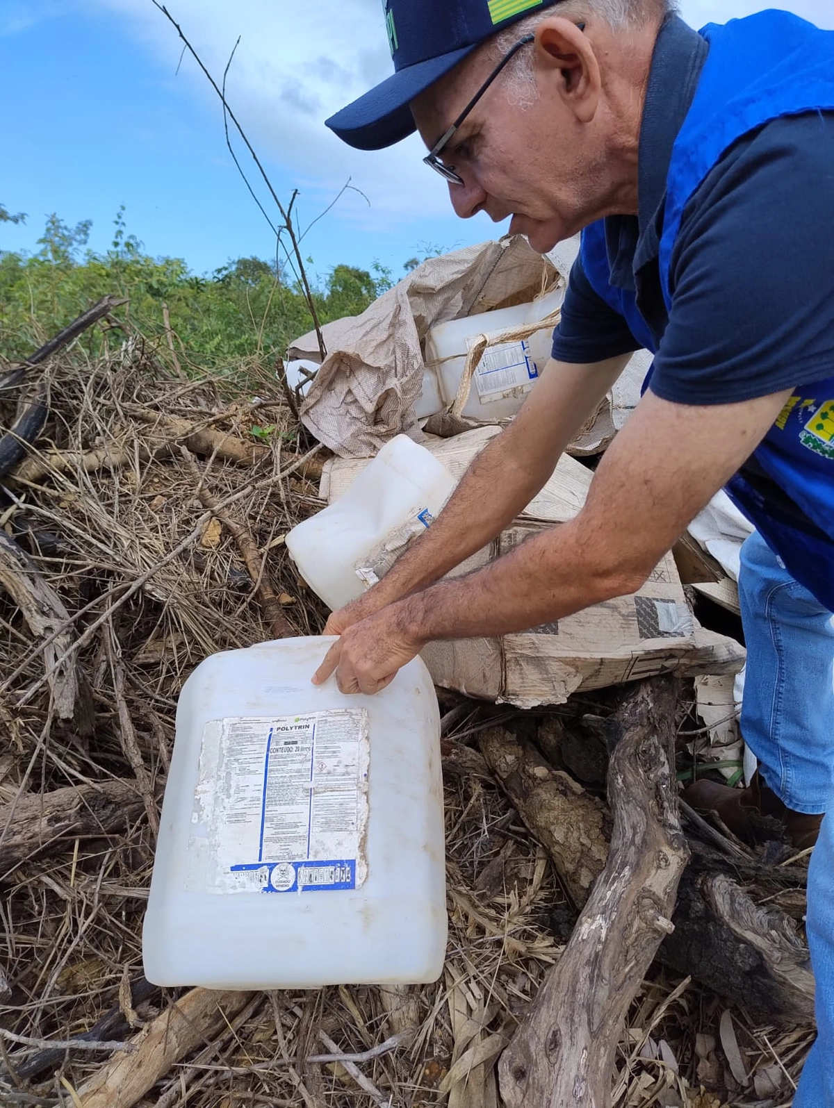 Adapi autua recicladora por descarte irregular de embalagens de agrotóxicos
