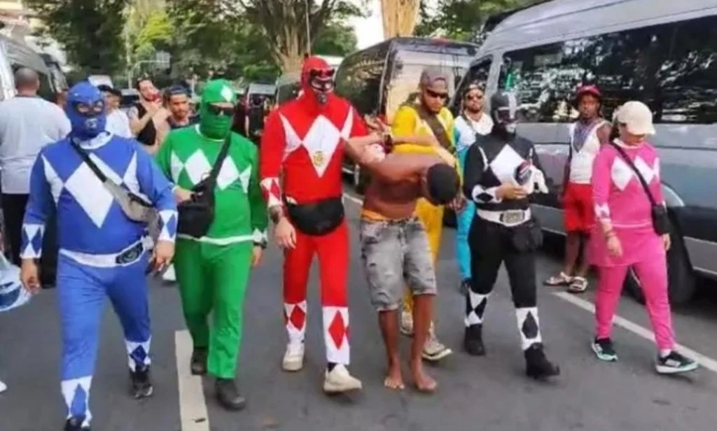 De ‘Power Rangers’, policiais prendem suspeito de furtar celulares no Carnaval de SP