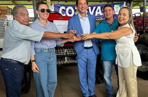 Esperantina recebe trator e grade de arado para fortalecer a agricultura familiar (Foto: Reprodução/Instagram) Esperantina recebe trator e grade de arado para fortalecer a agricultura familiar (Foto: Reprodução/Instagram)