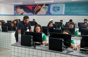 Estudantes das escolas de tempo integral do Piauí utilizam IA para aprender Inglês (Foto: Governo do Piauí) Estudantes das escolas de tempo integral do Piauí utilizam IA para aprender Inglês (Foto: Governo do Piauí)
