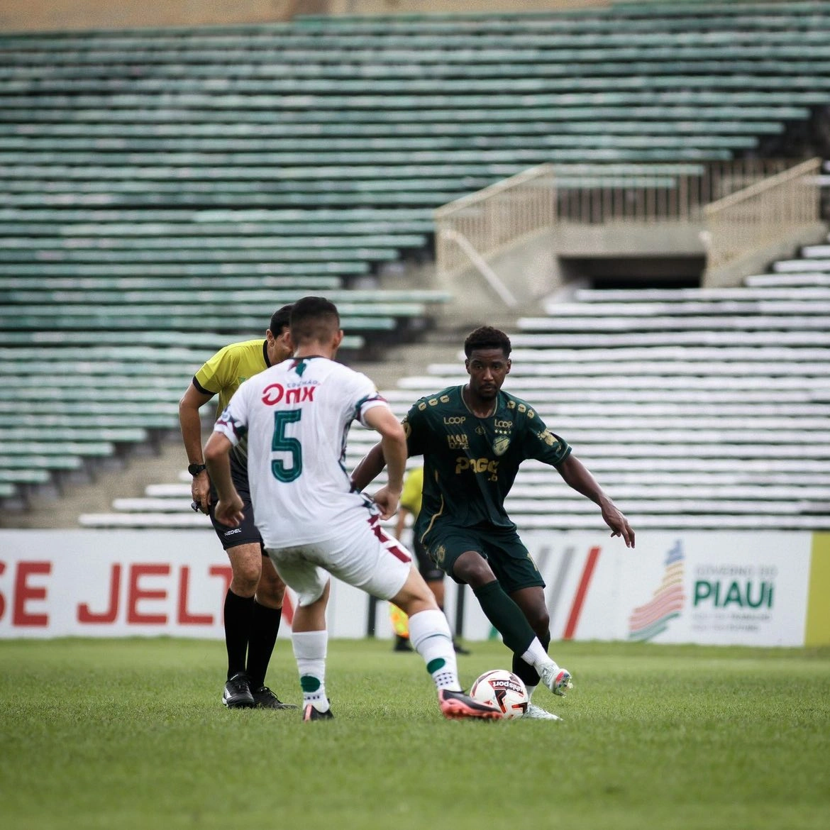 Fluminense marca no final e abre vantagem na semifinal do Piauiense