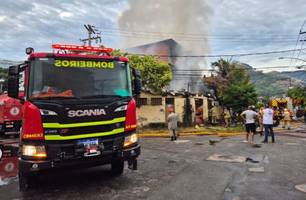 Incêndio no Rio expõe os perigos da acumulação compulsiva (Foto: Reprodução/web) Incêndio no Rio expõe os perigos da acumulação compulsiva (Foto: Reprodução/web)