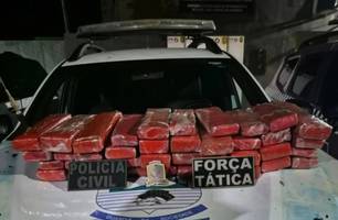 Jovem de 20 anos é preso transportando 50 kg de maconha em ônibus no Piauí (Foto: Reprodução) Jovem de 20 anos é preso transportando 50 kg de maconha em ônibus no Piauí (Foto: Reprodução)