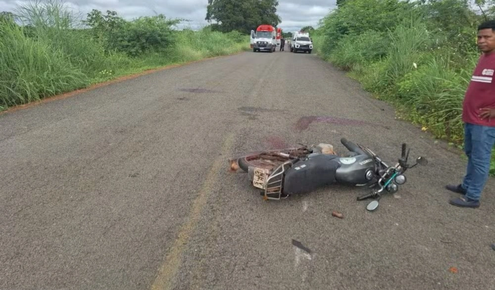 Motociclista é atropelado por caminhão e morre no Piauí; motorista fugiu do local