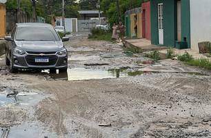 Obra inacabada da Águas de Teresina revolta moradores no bairro Vermelha (Foto: Conecta Piauí) Obra inacabada da Águas de Teresina revolta moradores no bairro Vermelha (Foto: Conecta Piauí)