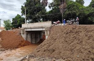 Ponte no bairro São José, em Gilbués, é liberada para tráfego (Foto: Reprodução) Ponte no bairro São José, em Gilbués, é liberada para tráfego (Foto: Reprodução)