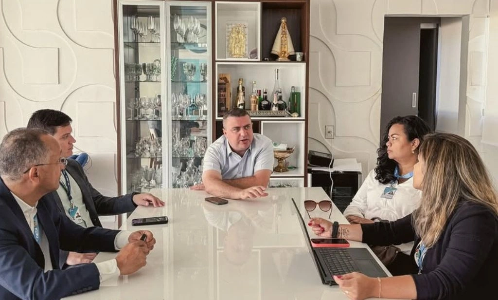 Prefeito de Bom Jesus alinha projetos com a Caixa para desenvolvimento da cidade