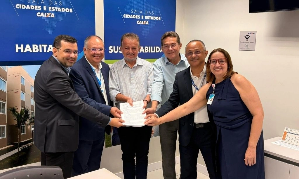 Prefeito de Campo Maior assina contrato para construção de Conjuntos Habitacionais