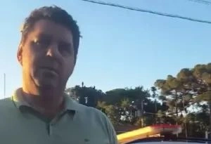 Prefeito de município em Santa Catarina ameaça policial militar após abordagem