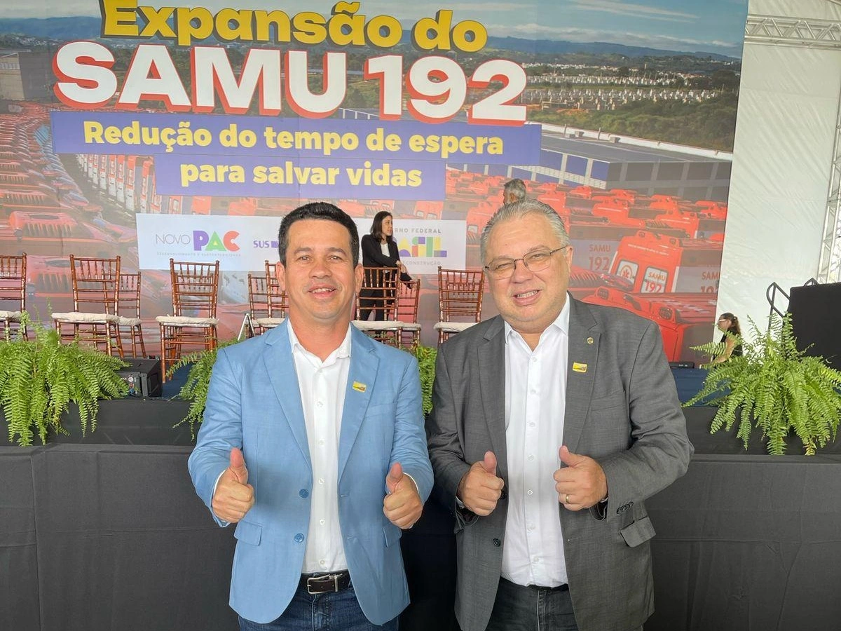 Prefeito Magnum Cardoso recebe ambulância do SAMU em Brasília