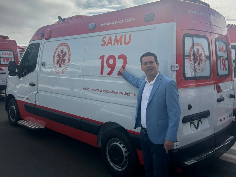 Prefeito Magnum Cardoso recebe ambulância do SAMU em Brasília