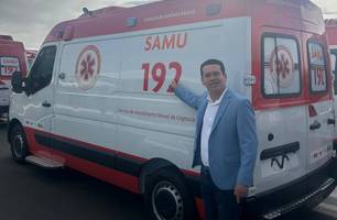 Prefeito Magnum Cardoso recebe ambulância do SAMU em Brasília (Foto: Reprodução)