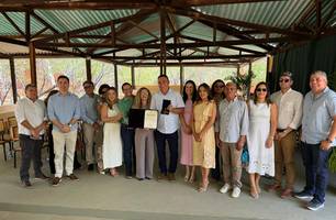 Prefeito Rogério Castro recebe Medalha do Mérito Ambiental (Foto: Divulgação) Prefeito Rogério Castro recebe Medalha do Mérito Ambiental (Foto: Divulgação)