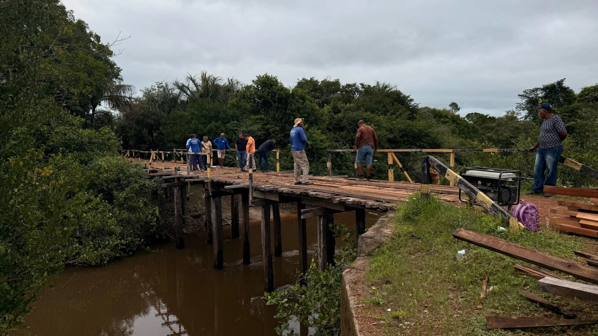 Prefeitura de Campo Maior recupera ponte sobre o Rio Surubim na comunidade Formiga
