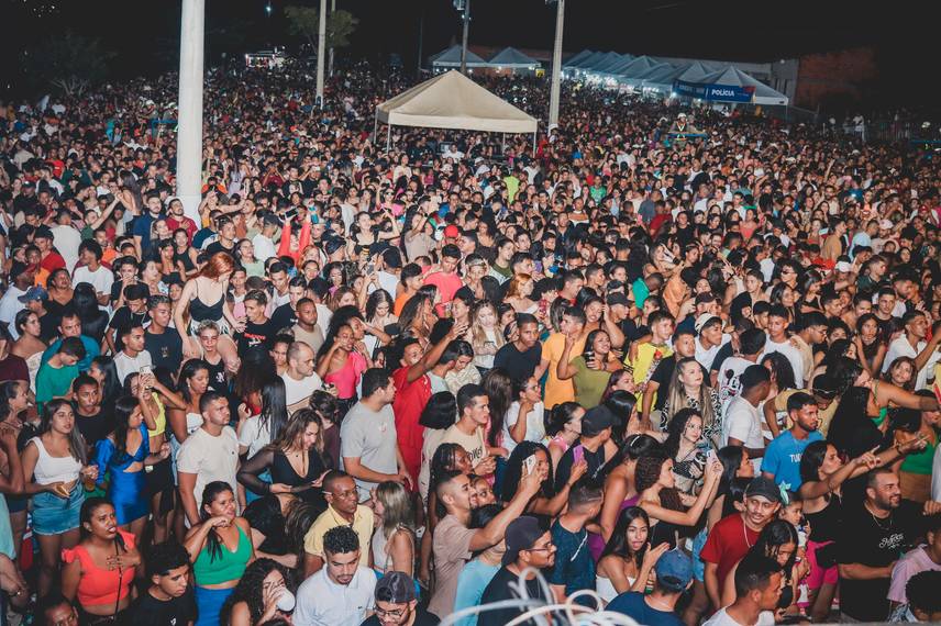 Quarta noite do carnaval de Água Branca atrai mais de 30 mil pessoas com show da banda Seu Desejo e outras atrações Quarta noite do carnaval de Água Branca atrai mais de 30 mil pessoas com show da banda Seu Desejo e outras atrações