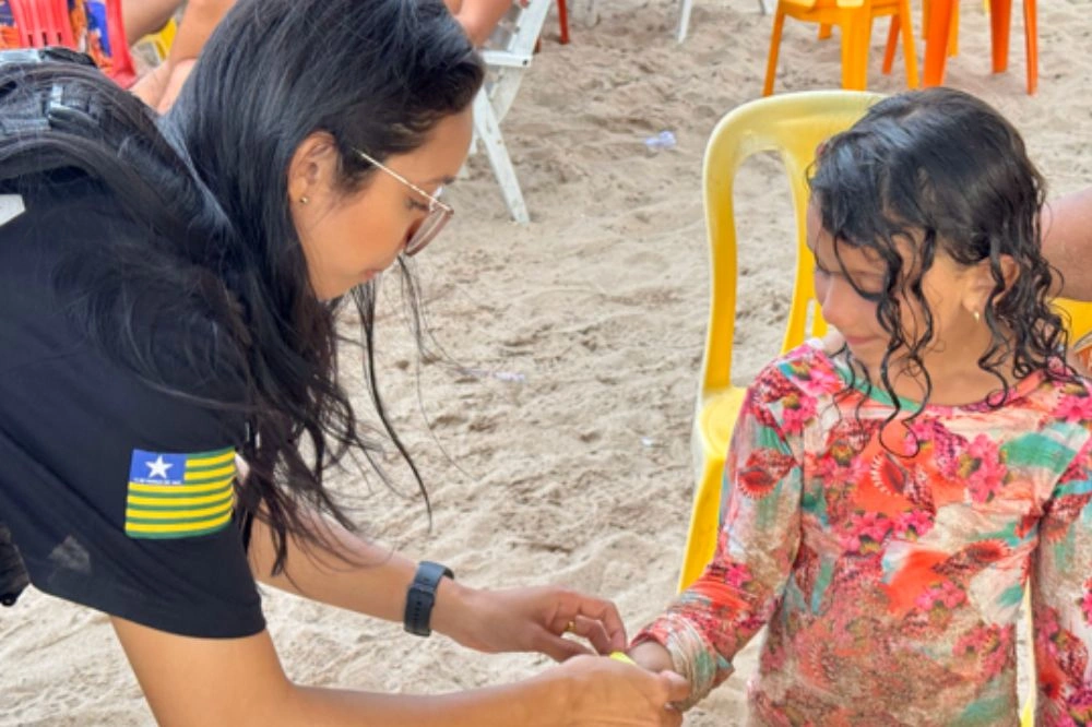 SSP realiza identificação de crianças nas praias do litoral do Piauí