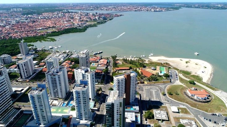 Vista aérea da Ponta da Areia em São Luís