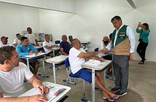 Wellington Dias visita projetos de ressocialização na penitenciária Major César (Foto: Conecta Piauí) Wellington Dias visita projetos de ressocialização na penitenciária Major César (Foto: Conecta Piauí)