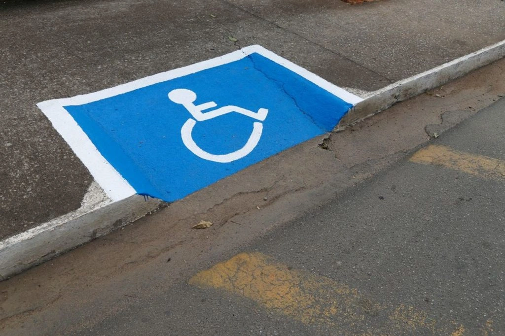 Apenas 8,4% das vias no Piauí têm rampas para cadeirantes, revela IBGE