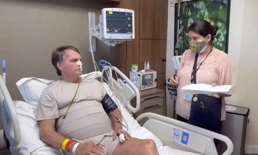 Bolsonaro divulga vídeo ao ser intimado enquanto segue internado em UTI