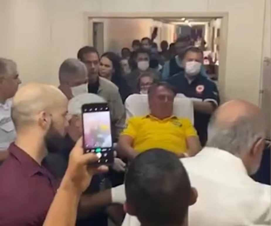 Bolsonaro passa mal