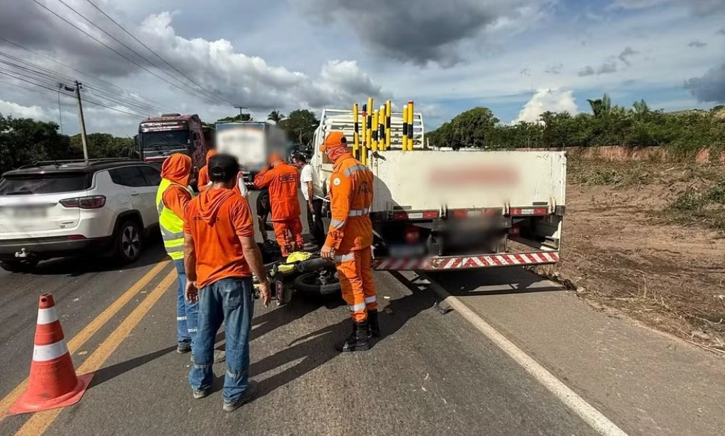 Colisão entre moto e caminhão deixa idoso gravemente ferido na BR-343,em Teresina