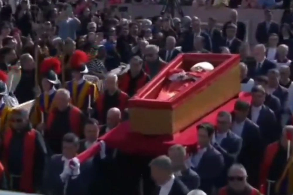 Corpo do papa Francisco é velado na Basílica de São Pedro em Roma
