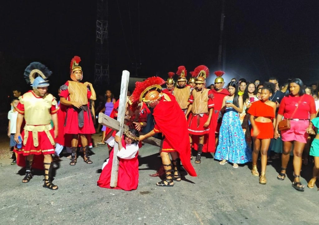 Espetáculo da Paixão de Cristo emociona milhares de fiéis em São Raimundo Nonato