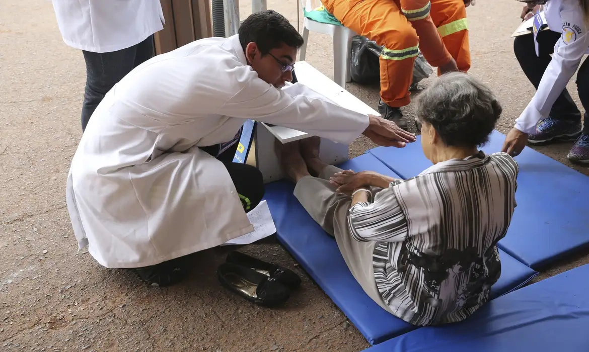 Exercícios podem prevenir quedas em idosos e melhorar recuperação