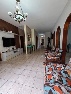 Família tradicional de Timon coloca casa à venda no centro da cidade