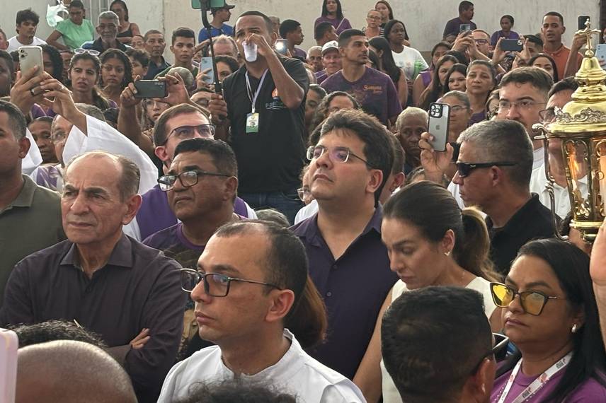 Governador participa da Procissão do Bom Jesus dos Passos com fiéis em Oeiras Governador participa da Procissão do Bom Jesus dos Passos com fiéis em Oeiras