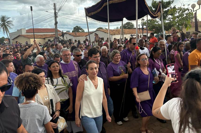 Governador participa da Procissão do Bom Jesus dos Passos com fiéis em Oeiras Governador participa da Procissão do Bom Jesus dos Passos com fiéis em Oeiras