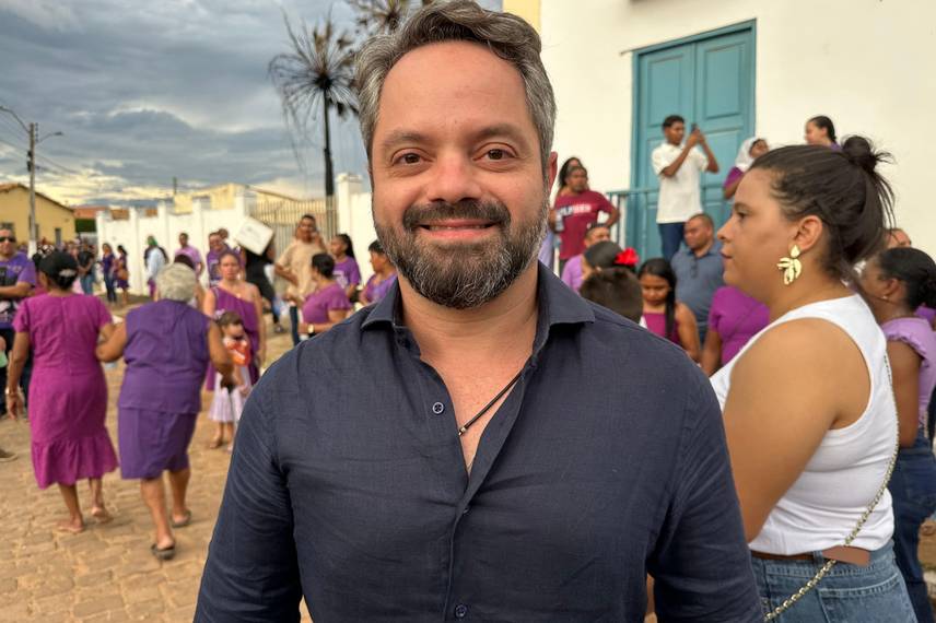 Governador participa da Procissão do Bom Jesus dos Passos com fiéis em Oeiras Governador participa da Procissão do Bom Jesus dos Passos com fiéis em Oeiras