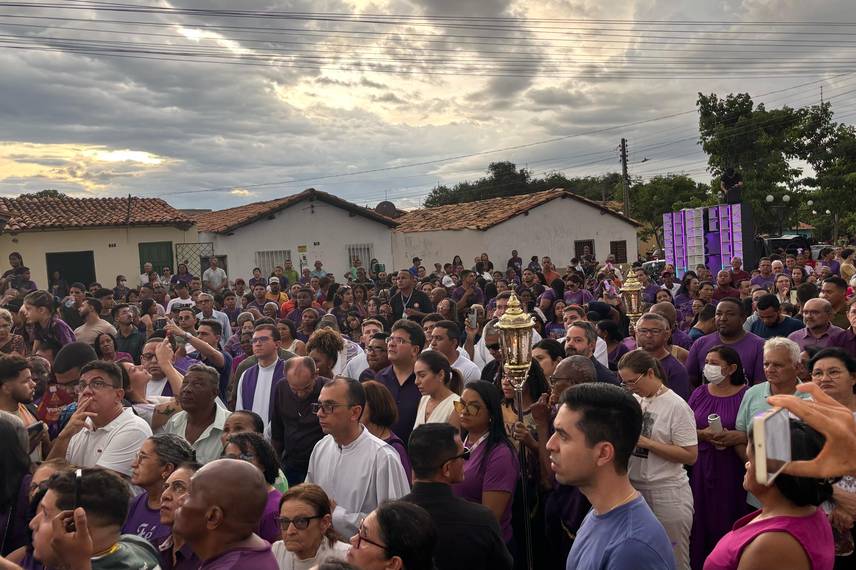 Governador participa da Procissão do Bom Jesus dos Passos com fiéis em Oeiras Governador participa da Procissão do Bom Jesus dos Passos com fiéis em Oeiras