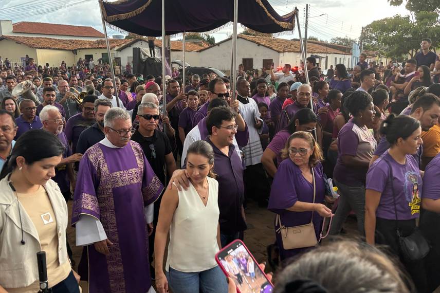 Governador Rafael Fonteles participa da Procissão dos Passos em Oeiras Governador Rafael Fonteles participa da Procissão dos Passos em Oeiras