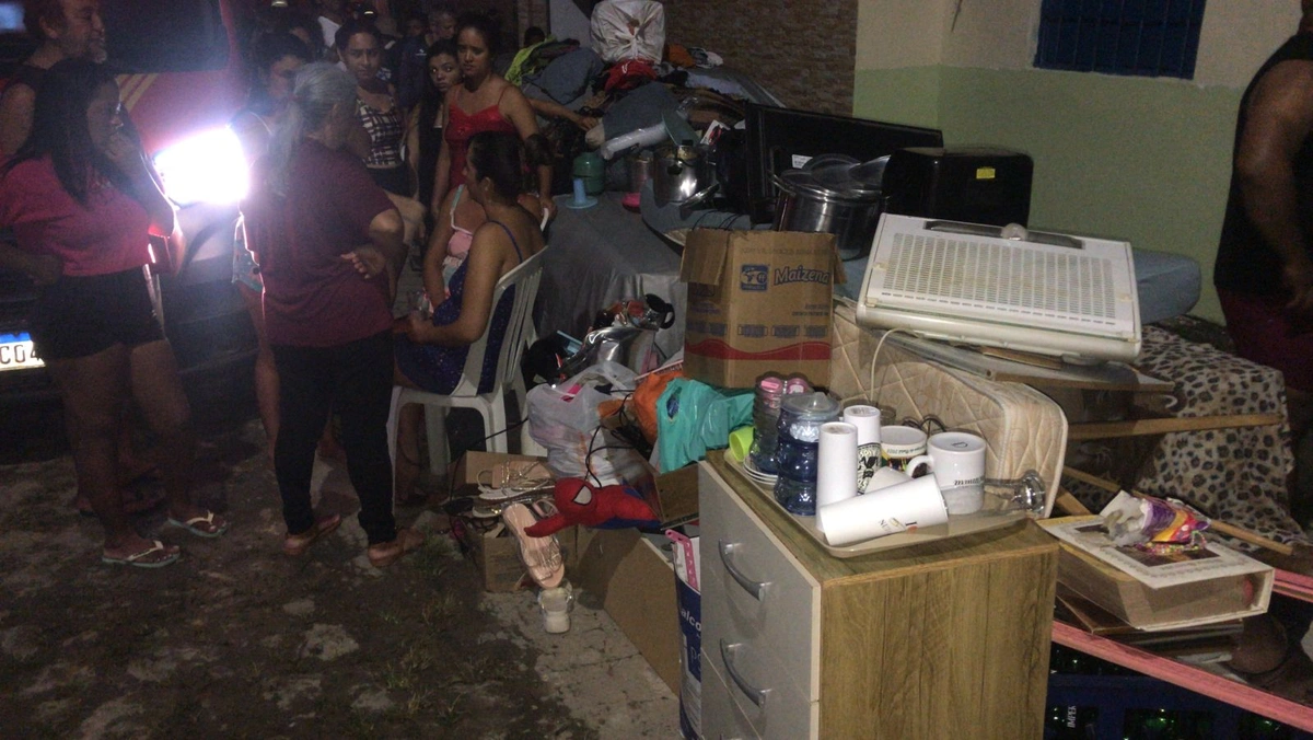 Incêndio de grandes proporções destrói casa na Zona Norte de Teresina