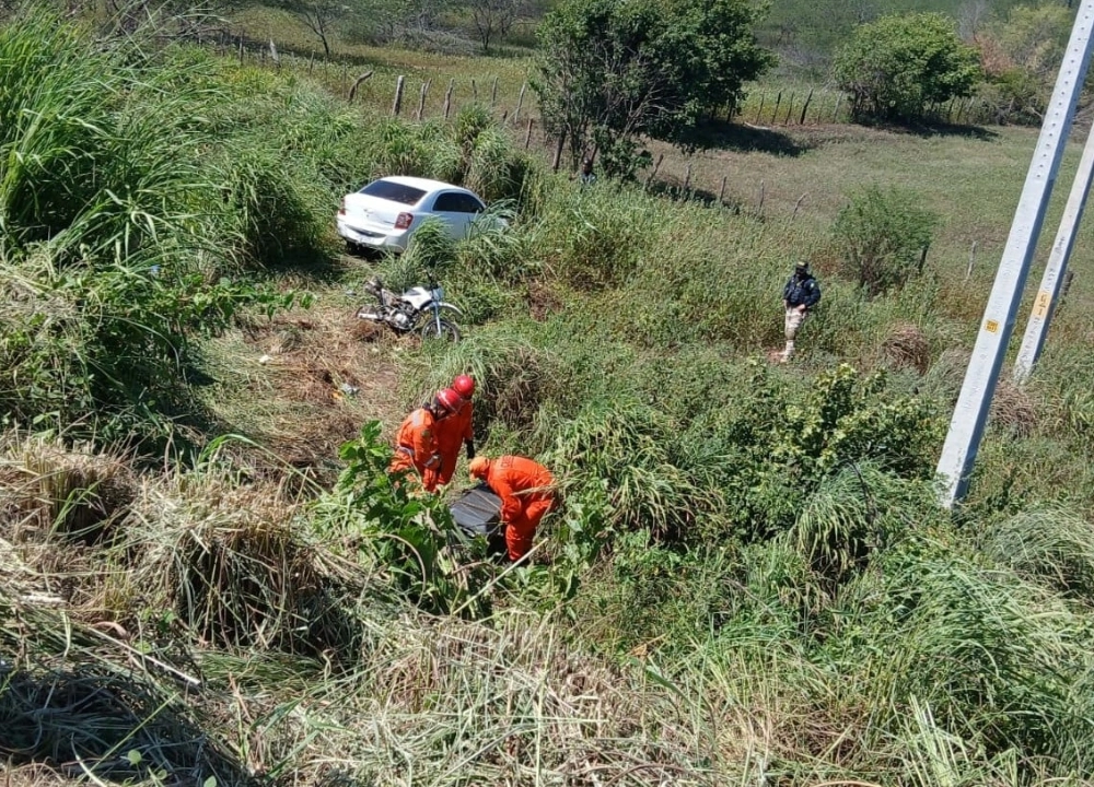 Motociclista morre após colisão com carro na BR-407 em Geminiano