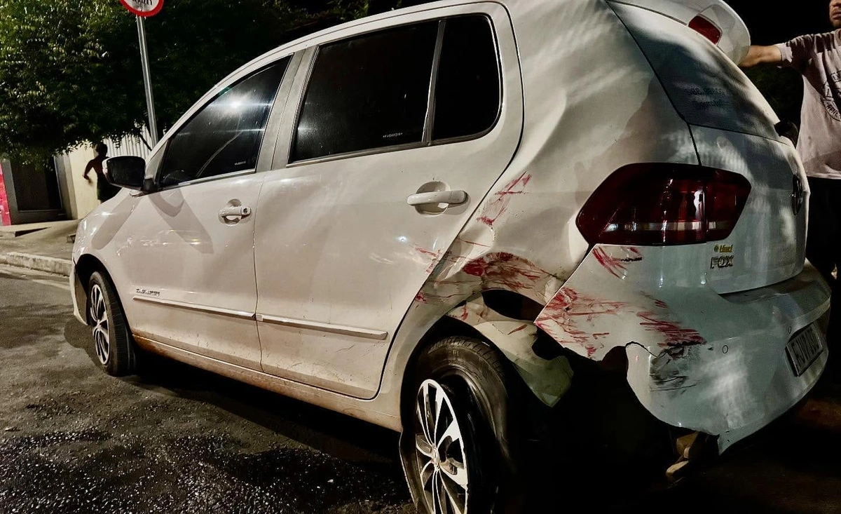 Motorista fica gravemente ferido após colidir e capotar carro em Água Branca