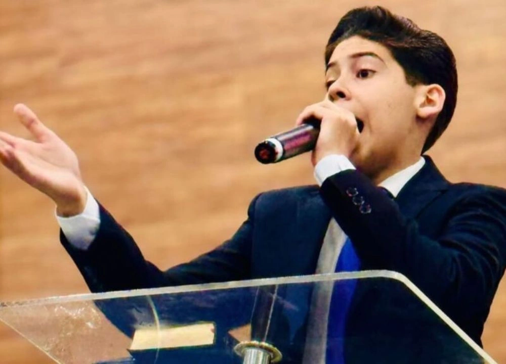 Pastor mirim é afastado de pregações após viralizar promovendo falsas curas
