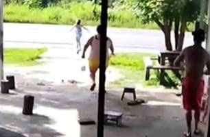 Por pouco! Mãe corre e impede que filha autista fosse atropelada por carreta no PA (Foto: Reprodução)