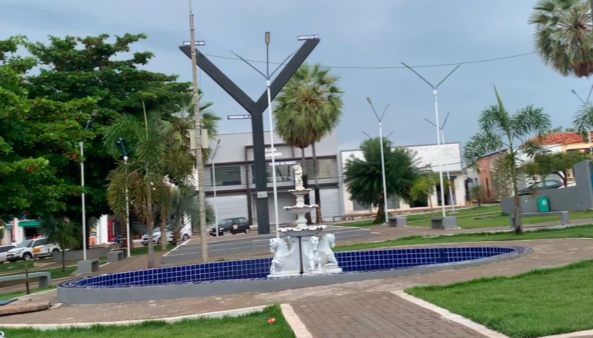 Praça de Canto do Buriti